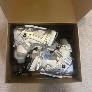 Ladies Size 7 Apex Ski Boot System White / Silver